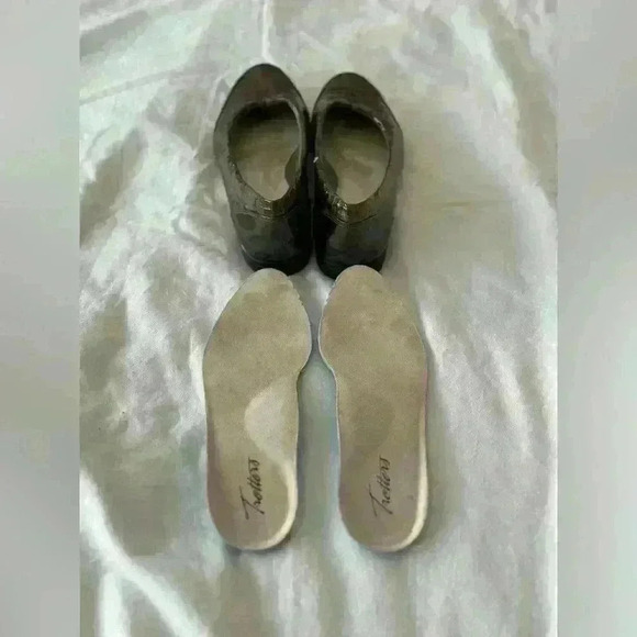 Trotters Women’s Arnello Flat, Size 6.5 - Picture 6 of 7